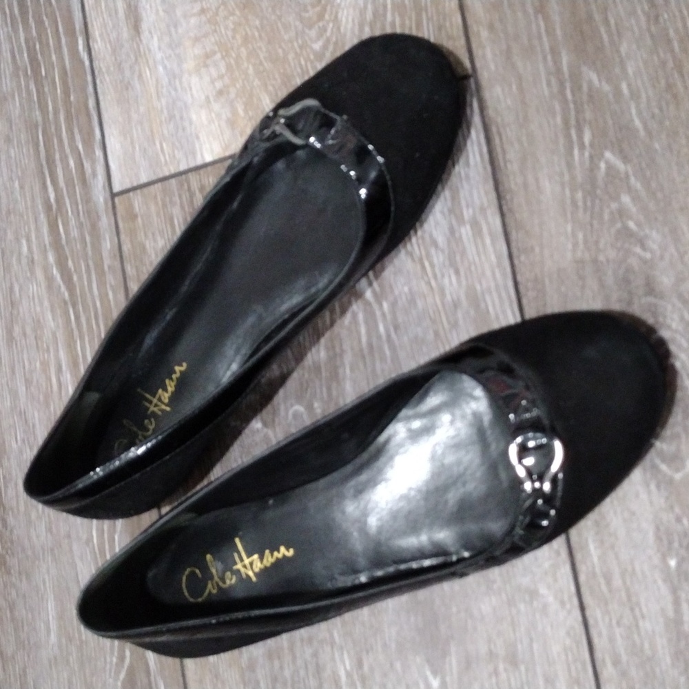 Cole Haan womens black suede and patent leather flats. Size 7.5 B